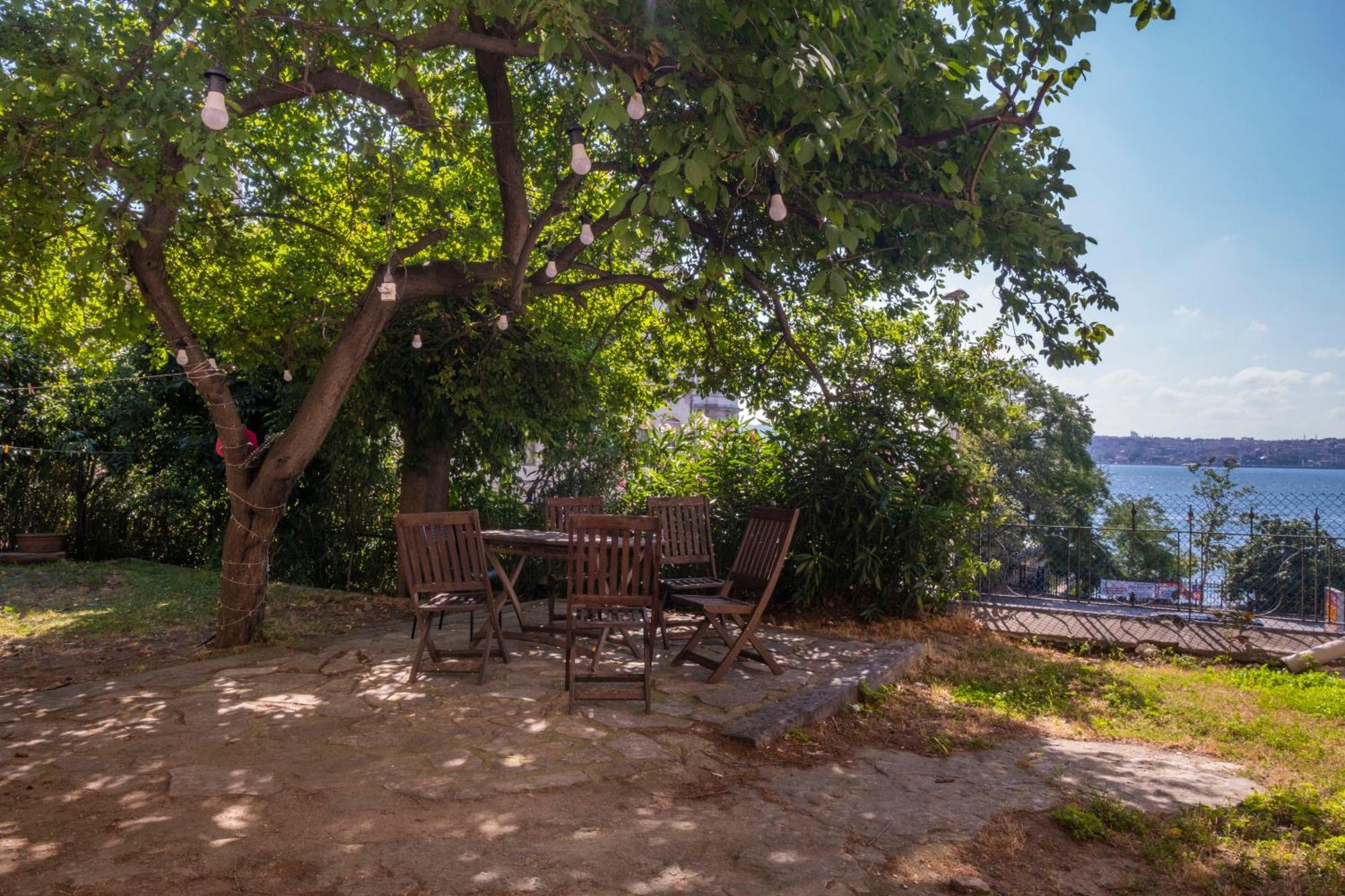 Contemporary Waterfront Apt With A Stunning View Provincia di Provincia di Istanbul Esterno foto
